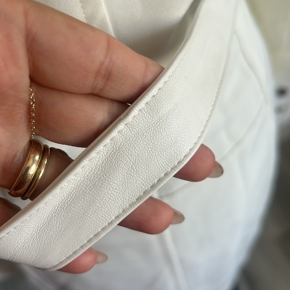 Maniere De Voir White Blazer Dress with Chain Accent 8 - Picture 11 of 15